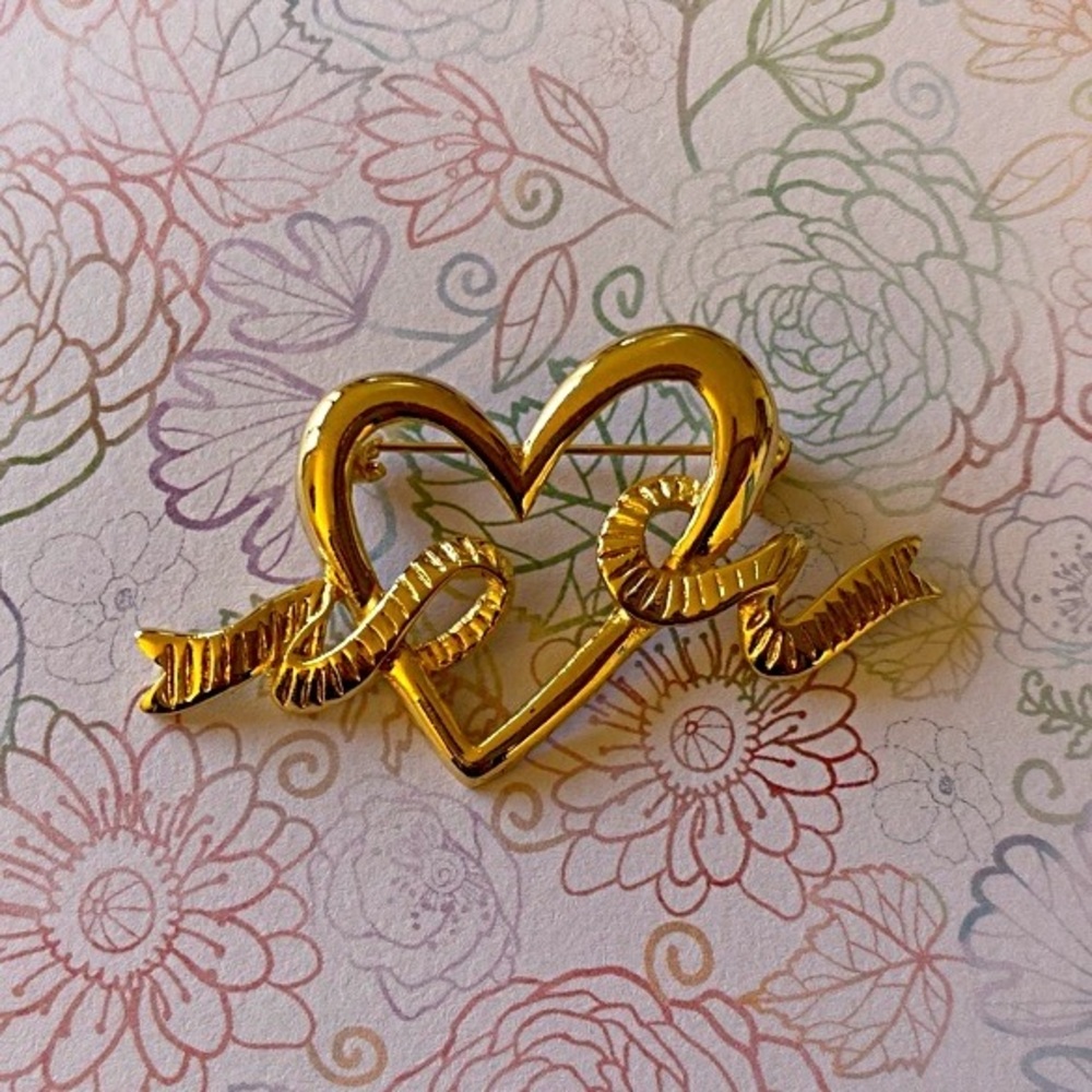 OPEN HEART DOUBLE RIBBON BROOCH PIN
